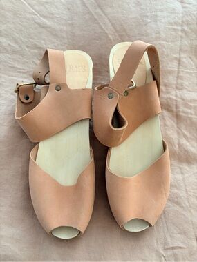 Bryr Spanish Peep-toe Clog